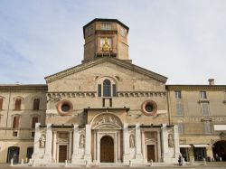 Reggio Emilia, la cattedrale. Durante i labori di restauro della chiesa sono stati ritrovati frammenti di pavimentazione romanica, in particolare un mosaico del III° e IV° secolo - © ...