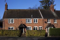 Residenza a Warwick, Inghilterra - Mattoni rossastri per la facciata di questa bella dimora della città storica del Warwickshire. La si può raggiungere facilmente dal Birmingham ...