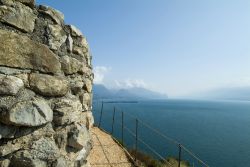 I resti della Villa Romana a Manerba del Garda. Dall'alto della cima della Rocca si gode di uno dei panorami più belli sul Lago di Garda - © Mauro Pezzotta / Shutterstock.com ...