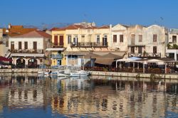Rethymno e il suo porto veneziano, siamo sull'isola di Creta, Grecia - © Panos Karas / Shutterstock.com