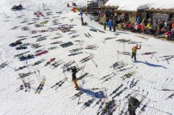 Rifugio sulle piste da sci sopra a Gressan, comprensorio di Pila - © Federico Rostagno / Shutterstock.com