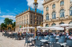 Ristoranti e caffè all'aperto nella città di Nancy, Francia - © ilolab / Shutterstock.com