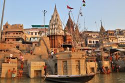 Le scalinate di Varanasi e le abluzioni rituali