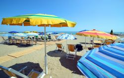 Riviera romagnola, provincia di Ravenna: uno stabilimento balneare a Milano Marittima - © ChiccoDodiFC / Shutterstock.com