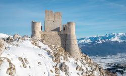 Rocca Calascio in versione invernale: siamo in Provincia de L'Aquila in Abruzzo.