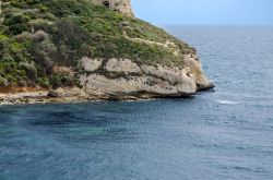 Le rocce di cala Fighera nei dintorni di Cagliari - © marmo81 / Shutterstock.com