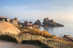 Le rocce della costa Bretone nei pressi di Ploumanac'h - © captblack76 / iStockphoto LP.