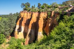 Particolare delle rocce rosse stile grand Canyon a Roussillon in Provenza, sud della Francia