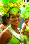 Roseau, Dominica: una ballerina con i tipici costumi durante la sfilata di carnevale, America del Nord - © Andres Virviescas / Shutterstock.com