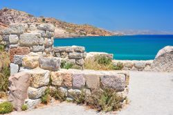 Resti di antiche costruzioni greche e romane sull'isola di Kos, Dodecaneso (Grecia) - © Kert / Shutterstock.com