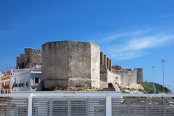 Rovine moresche a Tarifa, Spagna. Il Castello ...