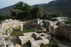 Rovine del sito archeologico della basilica di Paleopanagia sull'isola di Kalymnos, Grecia.
