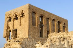 Rovine di antiche case a Jazirat Al Harma nell'emirato di Ras al-Khaimah, EAU - © 159448295 / Shutterstock.com