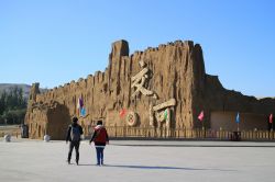 Rovine di Jiaohe a Turpan, Xinjiang, Cina. Questa località si trova su un altopiano nella valle del fiume Yarnaz, a circa 10 km da Turpan: dagli studi effettuati semnra sia stata uno ...