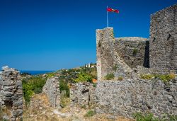 Rovine nel cuore della vecchia Bar, Montenegro. Interessante incontro fra popoli differenti che hanno lasciato tracce del loro passaggio, Bar si affaccia sulla costa dell'Adriatico - © ...