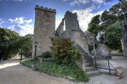 Rovine nella cittadina di Evora, Portogallo. Circondata dalla regione dell'Alentejo, Evora ha un immenso patrimonio artistico e architettonico da offrire ai suoi visitatori. Da questo punto ...