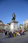 Rubens, Groenplaats: la statua del grande pittore sulla centralissima Groenplaats è il luogo di ritrovo per molti giovani durante le belle giornate di sole.