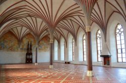 Sala nel Castello Basso di Malbork: è una delle prime sale della visita guidata all'interno del Castello di malbork. Tra le sue peculiarità, il riscaldamento che proviene direttamente ...