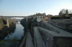 La salita che dal lungo Adda porta al Castello Visconteo - la storia di Trezzo sull'Adda, così come il suo stesso nome, è indissolubilmente intrecciata con questo grande fiume, ...