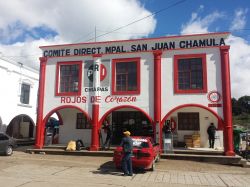 San Juan Chamula (Chiapas): la sede del PRI, uno dei principali partiti politici del Messico.