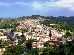 San Pier Niceto vista del borgo in Sicilia, provincia di Messina - © Effems, CC BY-SA 4.0, Wikipedia