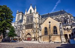 San Pietro e Paolo, la cattedrale gotica di Troyes (Francia) in una bella giornata di sole. 

