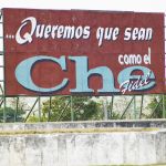 Santa Clara: un cartellone propagandistico del governo cubano inneggia alla figura di Che Guevara - foto © Shutterstock.com