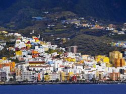 Santa Cruz de La Palma è la città capoluogo dell'isola di La Palma. Conta circa 16.000 abitanti - © Karol Kozlowski / Shutterstock.com