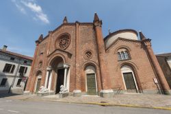 Santa Maria Assunta, una chiesa medievale di Soncino in Lombardia - © Claudio Giovanni Colombo / Shutterstock.com