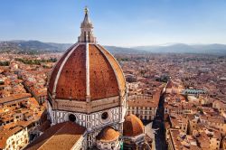 La Cattedrale di Santa Maria del Fiore e Firenze viste dal Campanile di Giotto