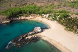 Veduta aerea della spiaggia di Tarrafal, una delle più belle dell'isola di Santiago (Capo Verde).