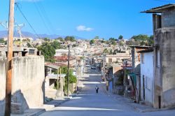 Nella città di Santiago de Cuba vivono circa 500.000 persone. Oltre un milione, invece, vive nell'intero agglomerato urbano.