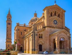 Ta Pinu, il santuario mariano di Gharb (isola di Gozo, Malta) - © eldeiv / Shutterstock.com