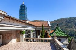 Sao Bento da Porta Aberta, il santuario nei pressi di Terras de Bouro (Portogallo). Nell'immagine, esterno della cripta - © StockPhotosArt / Shutterstock.com