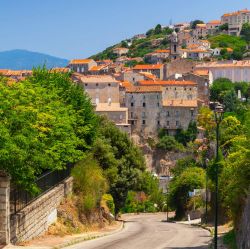 Sartene, Corsica (Francia): il comune si estende su una vasta area del sud-ovest dell'isola che comprende i rilievi dell'entroterra e la zona costiera - foto © Shutterstock.com ...