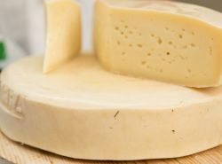 Sauris, Carnia: la Sagra del Formaggio di Malga salato in Friuli