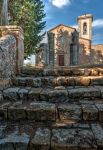 La scalinata in pietra che porta alla pieve di Sant'Appiano, Barberino Val d'Elsa (Toscana).

