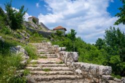 Scalini di ingresso alla fortezza medievale di Bedem, Niksic, Montenegro.



