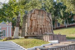 Scolpito nella pietra, il monumento ai fondatori della fortezza di Saransk (Russia) è uno dei simboli della città. Sin dalla sua fondazione, Saransk ha ricoperto un importante ...
