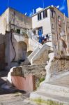 Scorcio del borgo medievale di Massafra, Puglia - Stradine tortuose e graziose piazze creano angoli suggestivi, sempre unici e originali, nel centro storico di Massafra © Mi.Ti. / Shutterstock.com ...