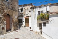 Scorcio del centro storico di Rocca Imperiale, località famosa per i suoi limoni che vengono esportati in tutta Italia.