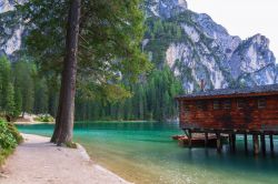 Scorcio del Lago di Braies nelle Dolomiti dell'Alto Adige - © Barat Roland / Shutterstock.com