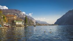 Scorcio del Lago di Como a Mandello del Lario, Lombardia