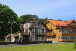 Uno scorcio del villaggio di Juodkranté, Lituania. Il nome della cittadina significa letteralmente "costa nera". 



