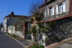 Uno scorcio del villaggio francese di Giverny, Normandia. Proprio qui, con Monet, nacque l'impressionismo - © Pack-Shot / Shutterstock.com