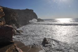 Uno scorcio della costa di Nazaré, Portogallo, località frequentata dagli appassionati di surf. 
