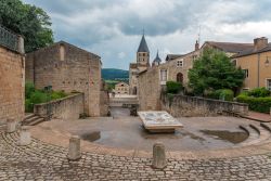 Uno scorcio dell'abbazia benedettina di Cluny, Francia. La maggiore influenza cluniacense si ebbe si ebbe dalla seconda metà del X° secolo ai primi anni del XII°.

