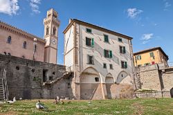 Scorcio di Santa Sofia dalla spiaggia del fiume Bidente in Romagna