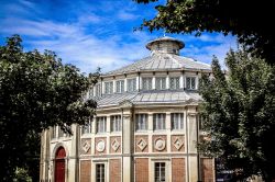 Scorcio di un edificio lungo una strada di Reims, Francia - © Jose HERNANDEZ Camera 51 / Shutterstock.com