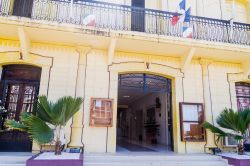 Uno scorcio fotografico del Palazzo Municipale di Cayenne, Guyana Francese - © Matyas Rehak / Shutterstock.com